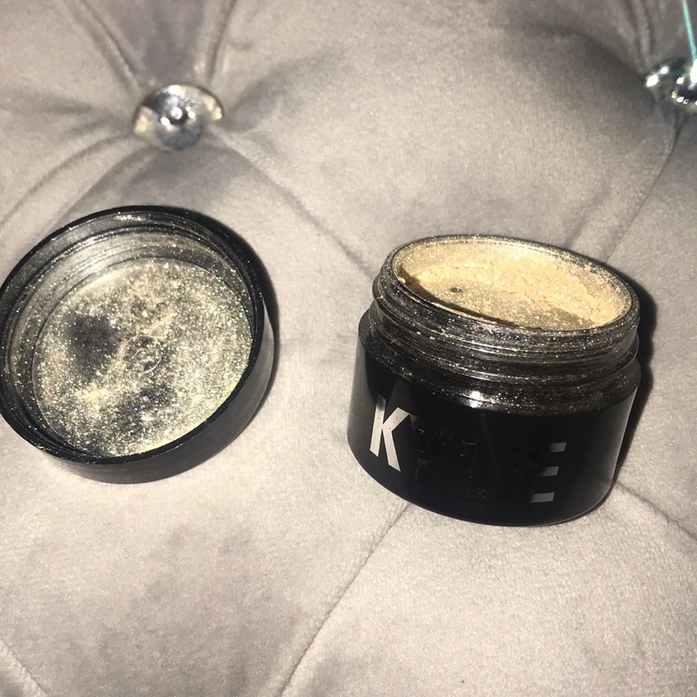 Kylie Cosmetics Loose Highlight✨